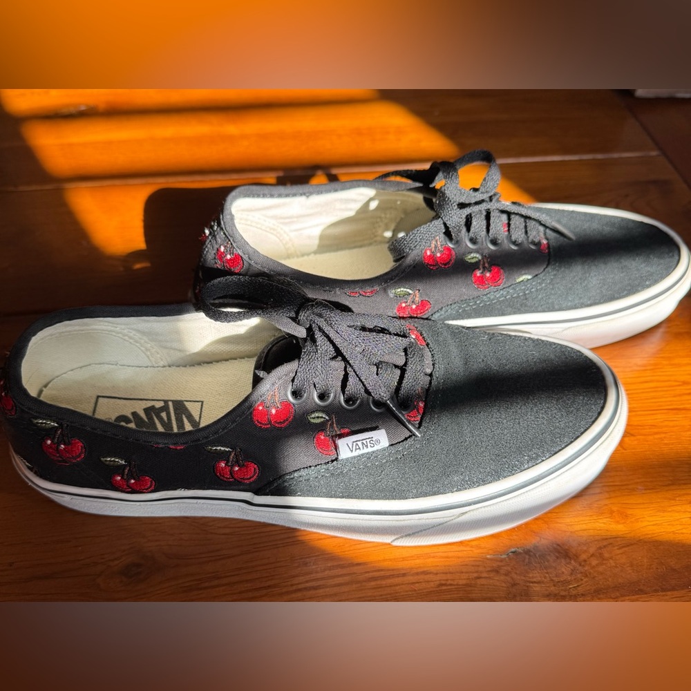 Vans Authentic Cherries. Black suede/canvas.